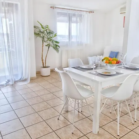 Klaudio Apartment Pjescana Uvala