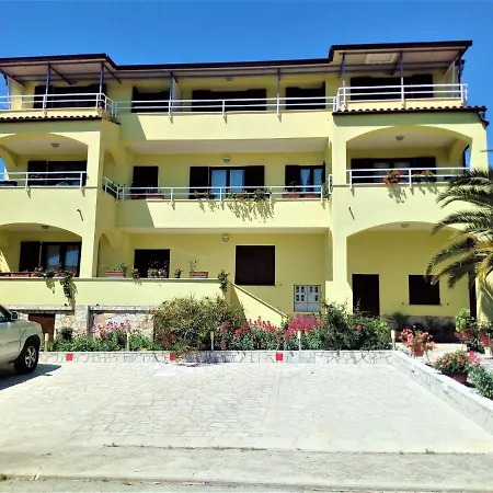 Klaudio Apartment *