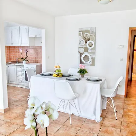 Apartment Klaudio Pjescana Uvala